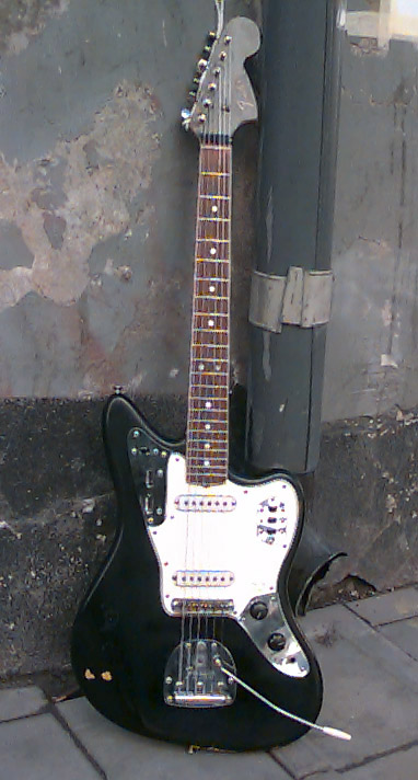 1966_Fender_Jaguar_black.jpg