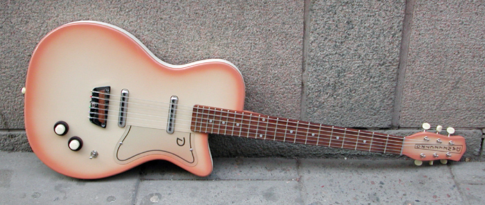 http://www.vintage-guitars.se/2000s_Danelectro_56-U2.jpg