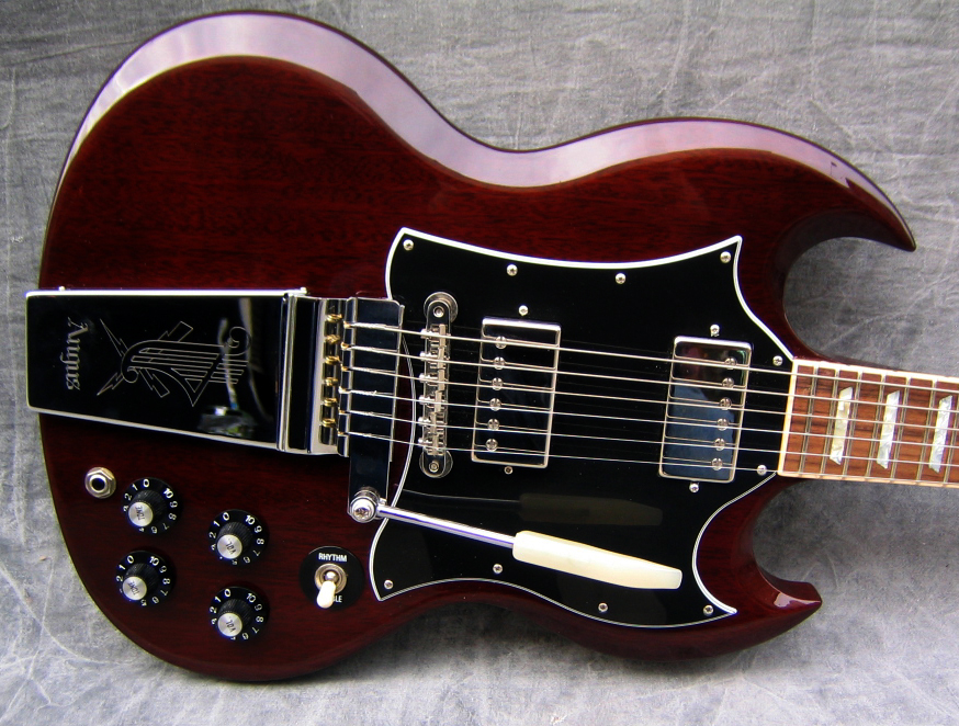 2004_Gibson_SG_Angus_Young_00664468_front.jpg