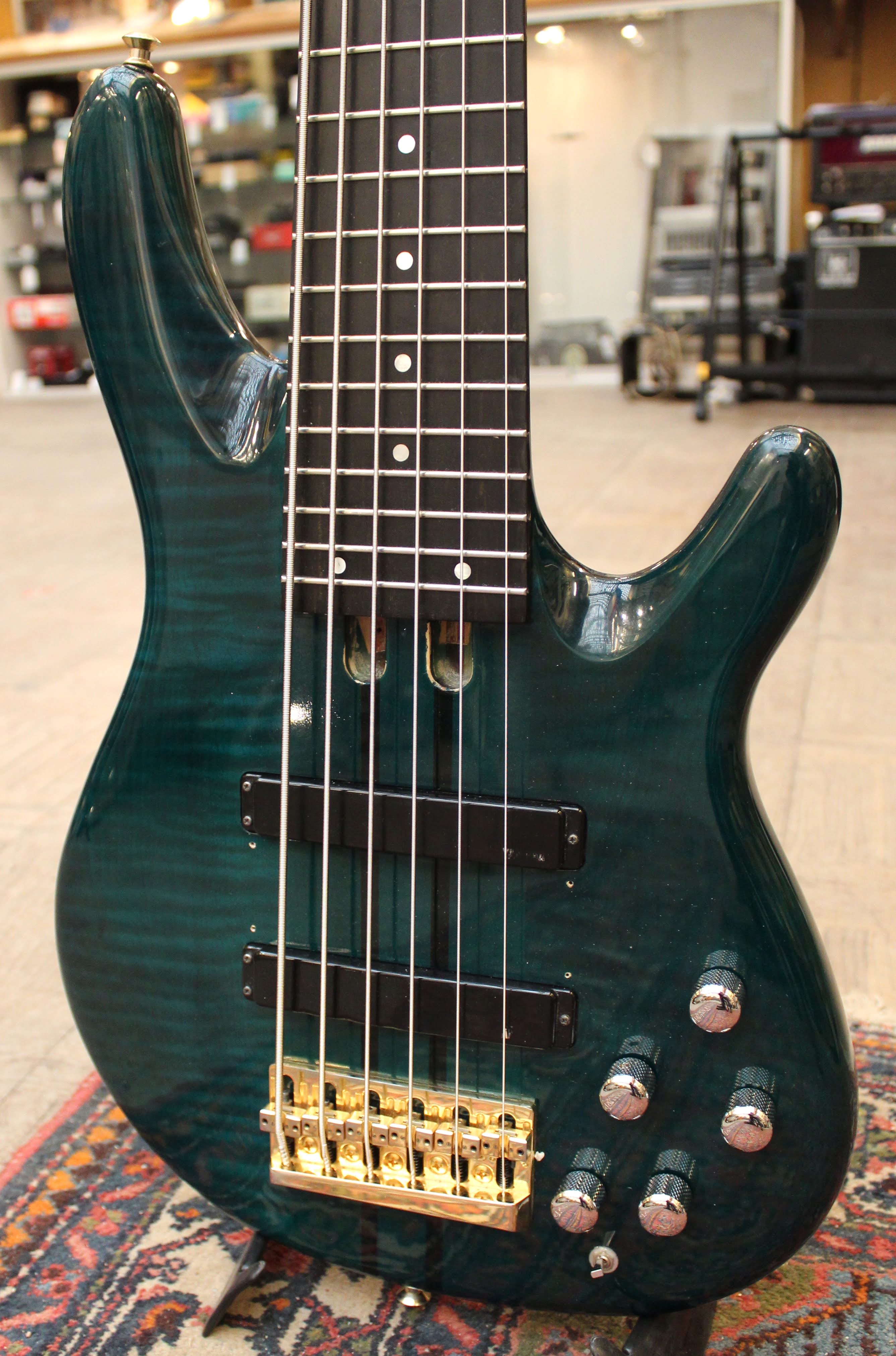 Vintage Guitars, SWEDEN - 1995 Yamaha TRB-6P 6-string Bass.