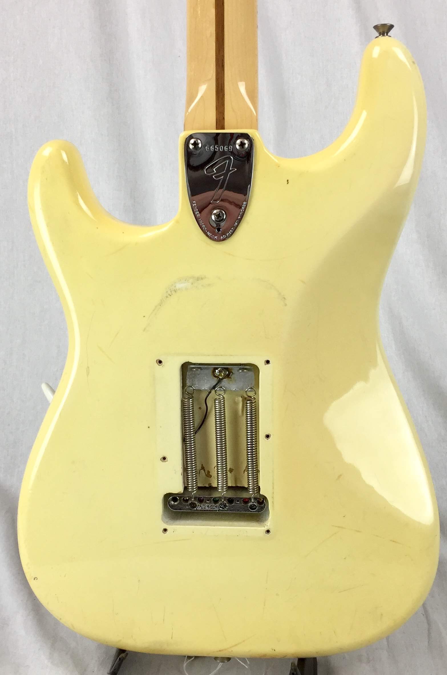 Vintage Guitars, SWEDEN - 1975 Fender Stratocaster.